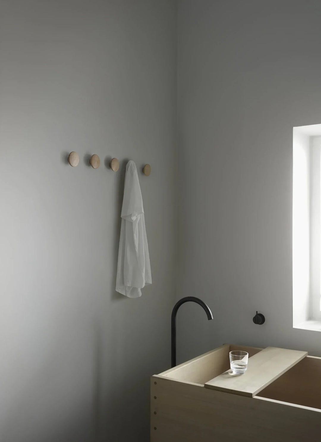 DotsWood – Wooden Hooks – Modern and Sustainable Design by Muuto