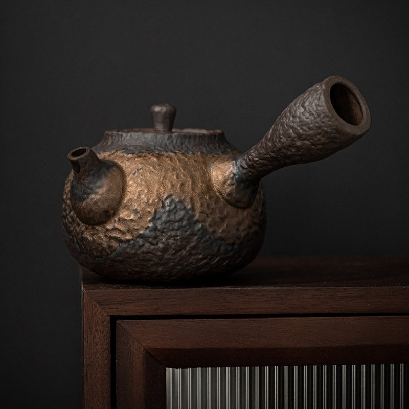 Ceramic Tokoname-yaki Teapot - For Elegant Solo Tea and Intimate Occasions