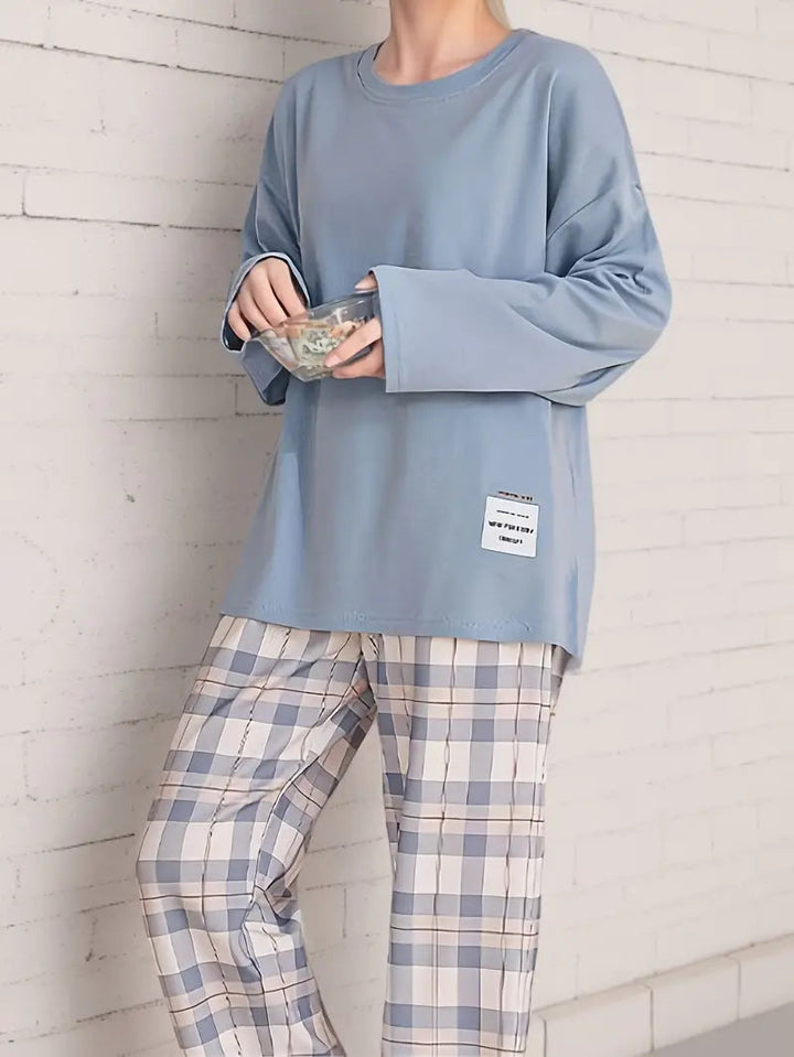 CozyPlaid - 2-Piece Women's Loungewear Set with Long Sleeve Top