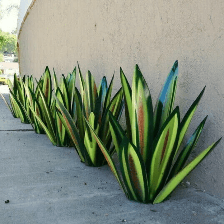 Sustainable Solar Agave Light - Elegant, Waterproof, and Handmade for Your Garden