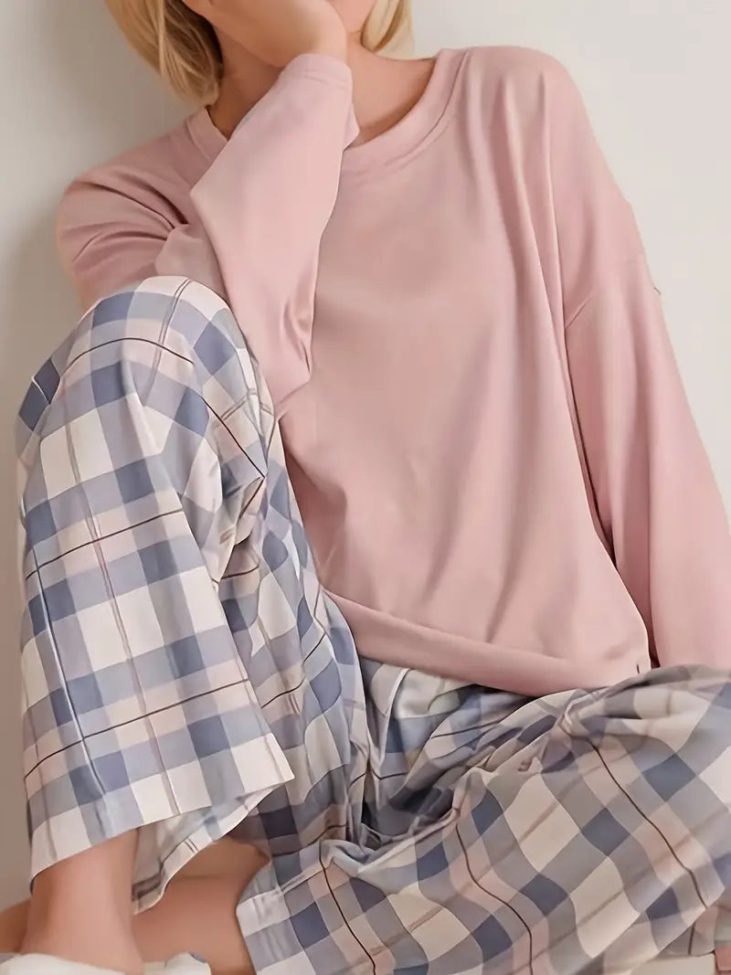 CozyPlaid - 2-Piece Women's Loungewear Set with Long Sleeve Top
