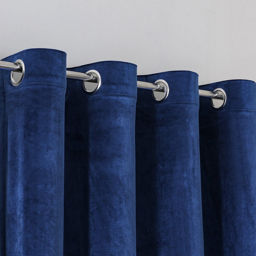 VelvetEase | Modern Velvet Curtains for Optimal Comfort
