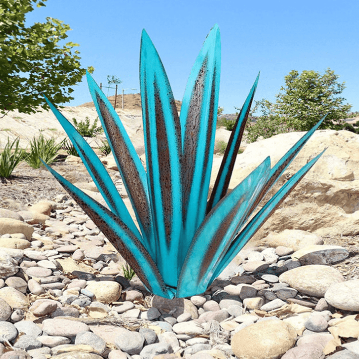 Sustainable Solar Agave Light - Elegant, Waterproof, and Handmade for Your Garden