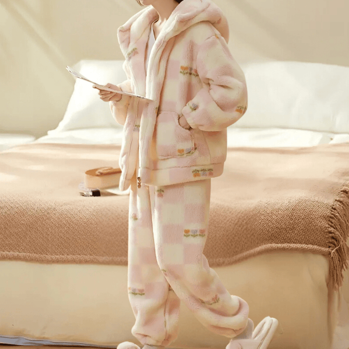 FluffyWarm - 2-Piece Cozy Winter Pajama Set - Soft & Fluffy Lounge Set for Women