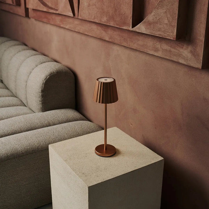 Maya Copper Ribbed Table Lamp Made of Iron - Dimmable and Wireless