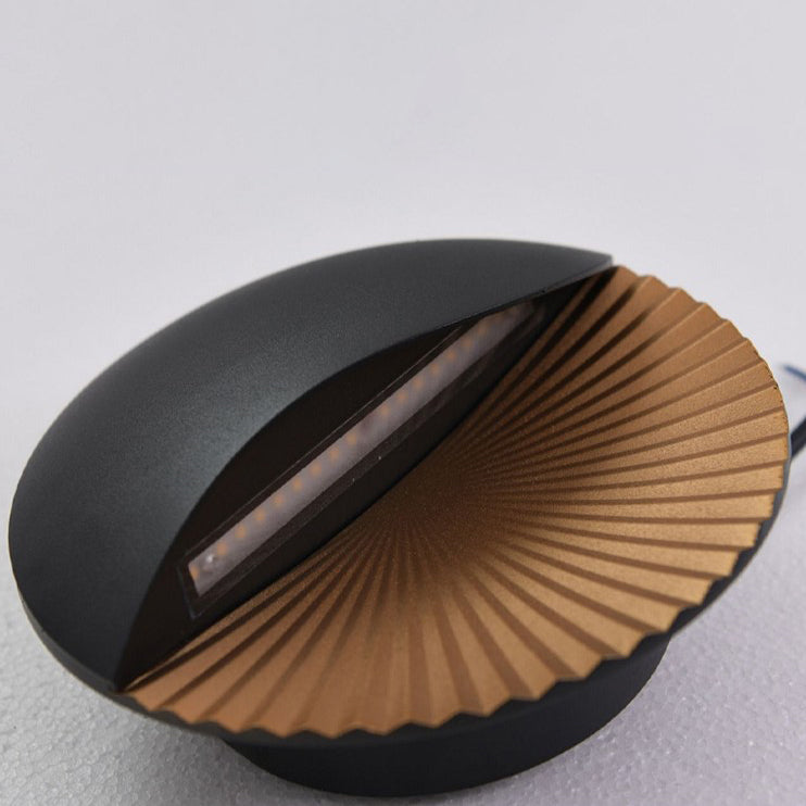 LumaEdge - Minimalistic LED Outdoor Lamp - Stylish and Durable Outdoor Lighting