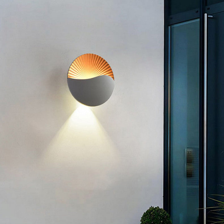 LumaEdge - Minimalistic LED Outdoor Lamp - Stylish and Durable Outdoor Lighting