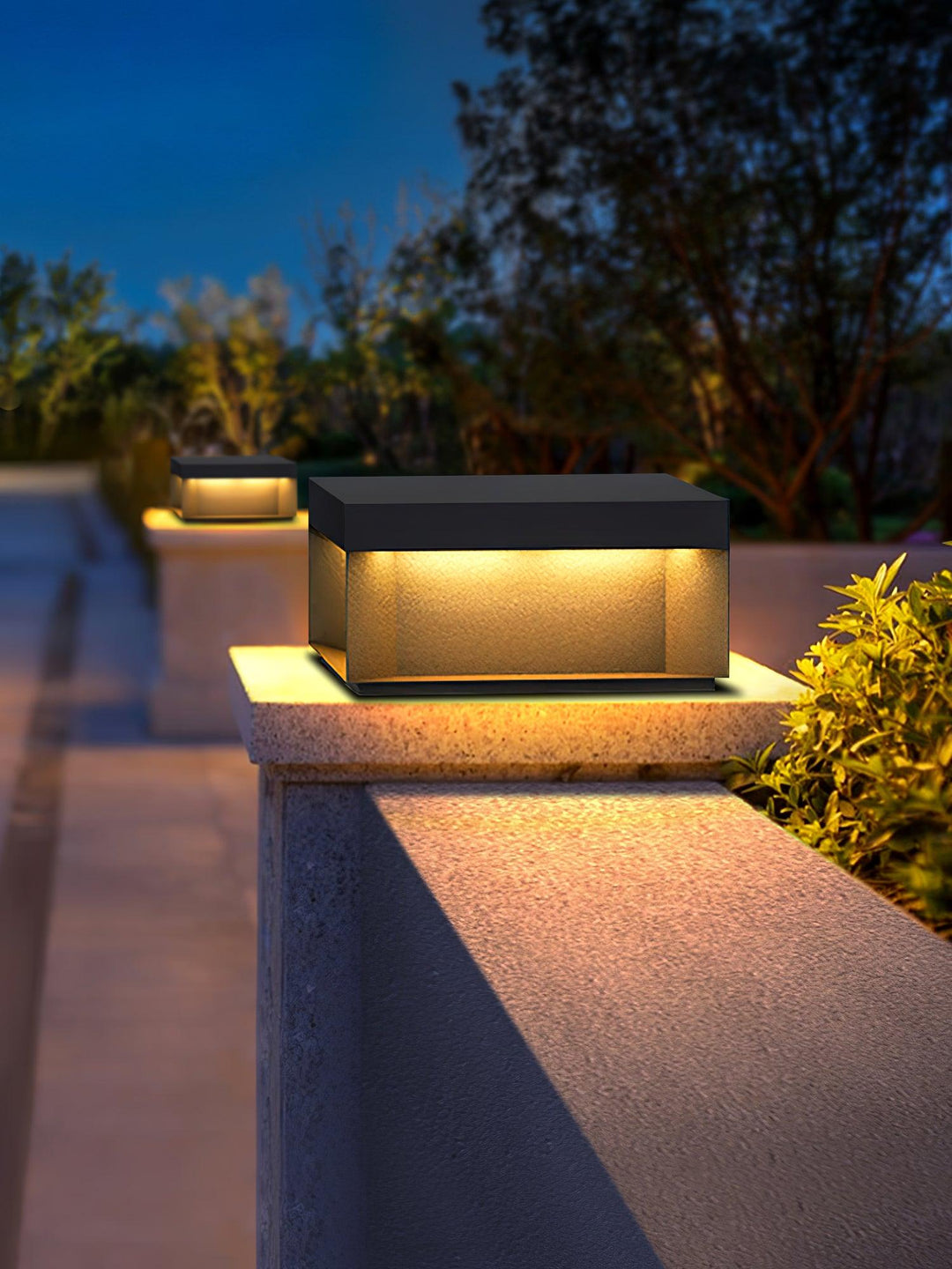 EverLume - Stylish Solar Lamp for Outdoors - Matte Acrylic Shade and Durable Design