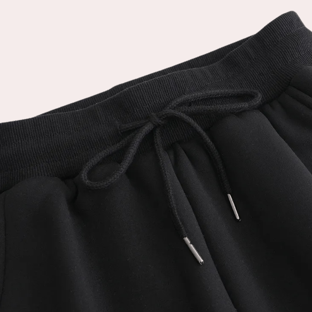 WarmChic - Soft Fleece Loungewear Set - Sweatshirt and Joggers for Cozy Relaxation