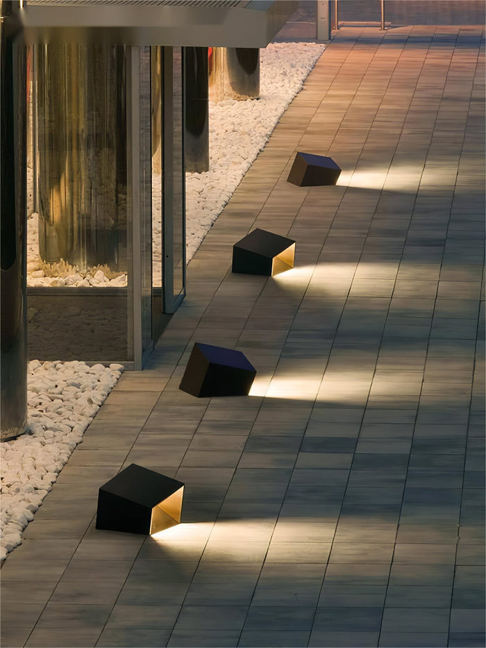LumiCube | Solar Garden Lighting