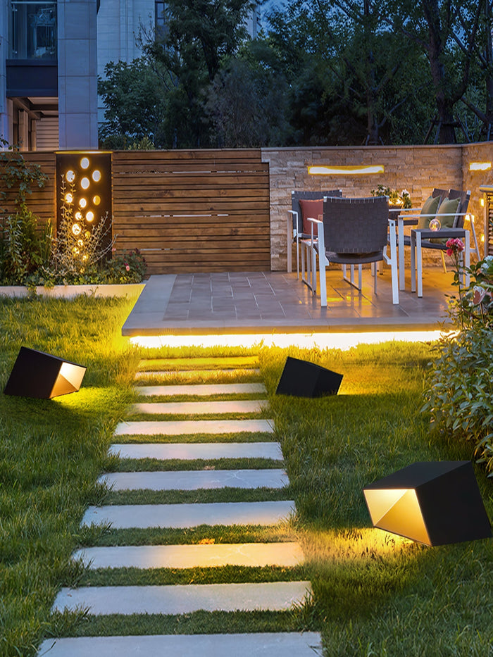 LumiCube | Solar Garden Lighting