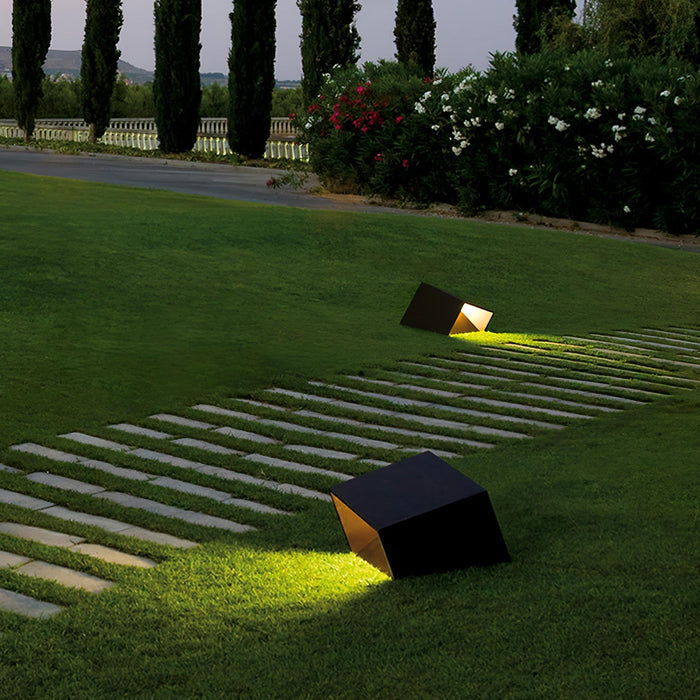 LumiCube | Solar Garden Lighting