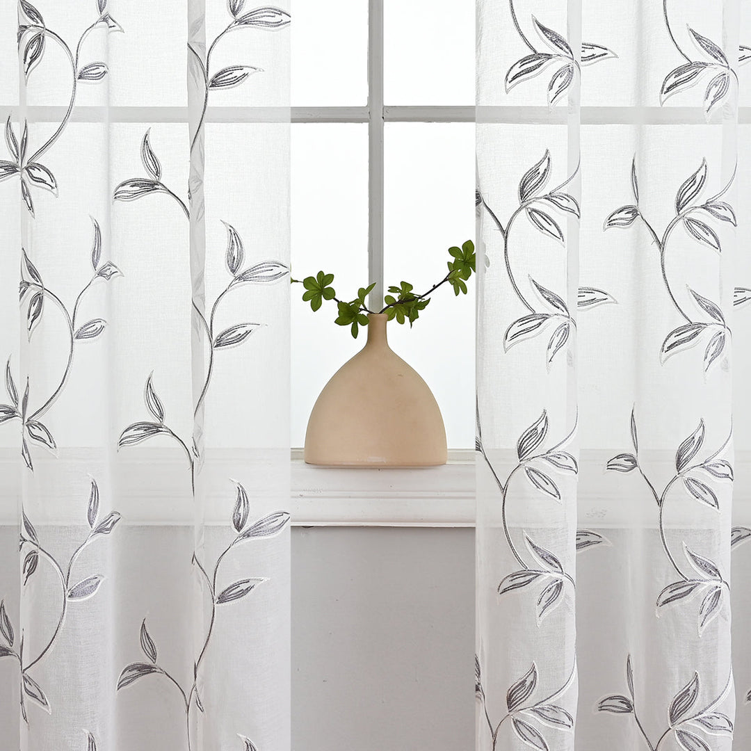 ChicBloom | Polyester Curtain in Gray and White with Floral Pattern