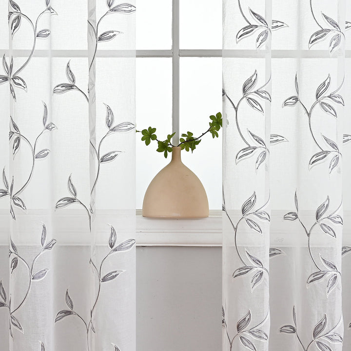 ChicBloom | Polyester Curtain in Gray and White with Floral Pattern