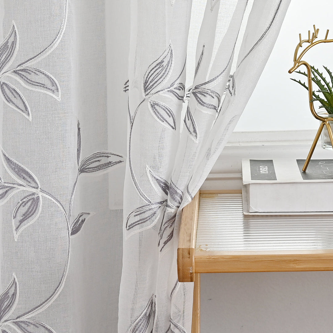 ChicBloom | Polyester Curtain in Gray and White with Floral Pattern