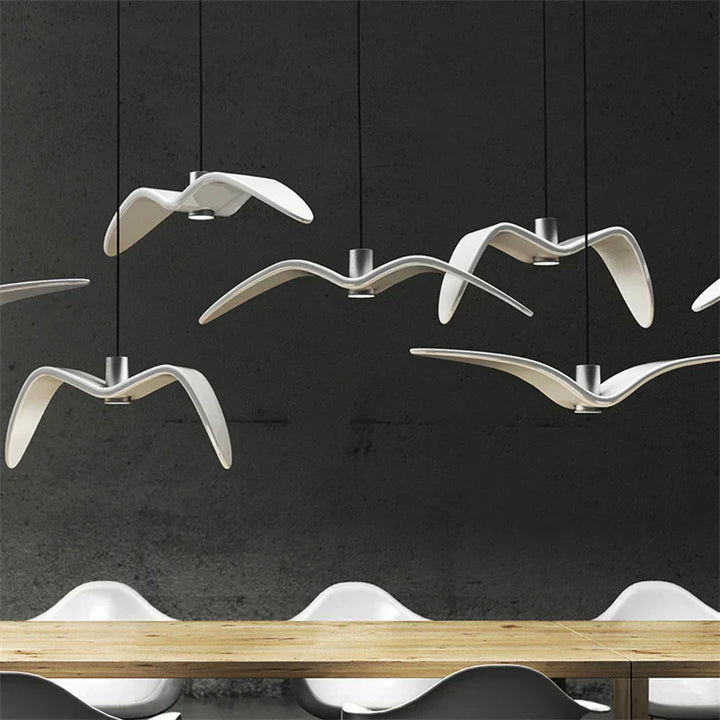 BeakBrilliance – Artistic Bird Lamp in Natural Resin