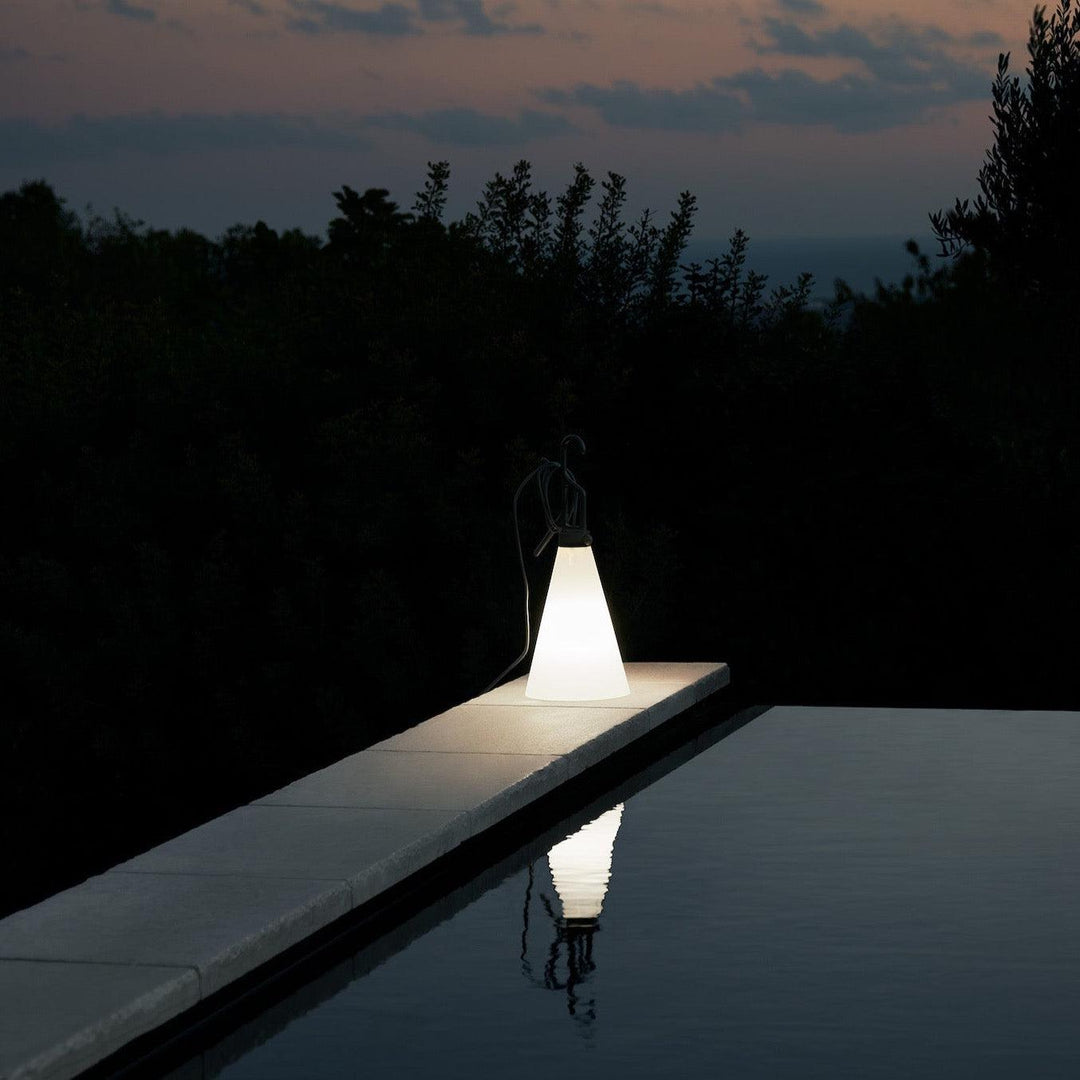 EcoGlow - Multifunctional Outdoor Lamp - Lightweight, Durable, and Stylish with Convenient Handle