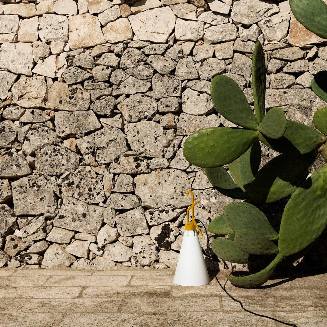 EcoGlow - Multifunctional Outdoor Lamp - Lightweight, Durable, and Stylish with Convenient Handle