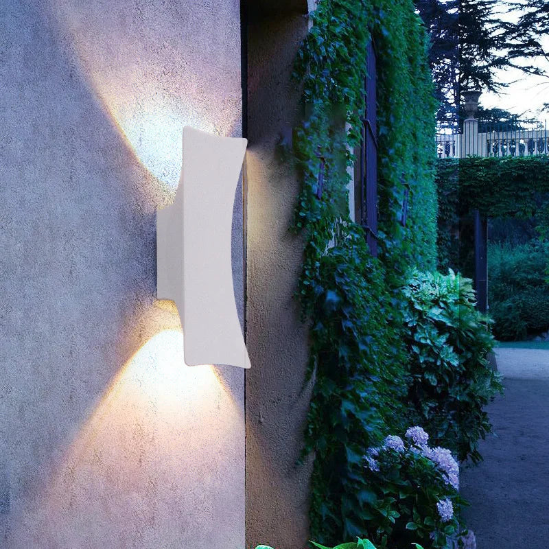 GlowEdge – Sleek Minimalist Outdoor Lighting – Efficient and Stylish Outdoor Wall Lamp