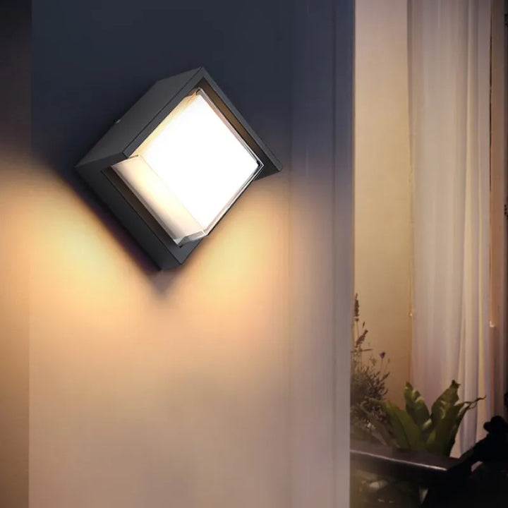 SereneGlow | Elegant Outdoor Wall Lamp