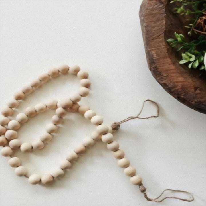 AuraWood – Stylish Wooden Bead Garland in Natural Look
