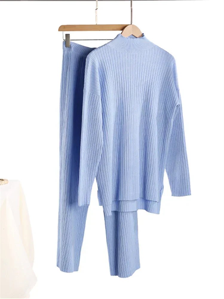SnugWeave - 2-Piece Knit Loungewear - Warm Women's Sweater and Pants for Relaxed Days