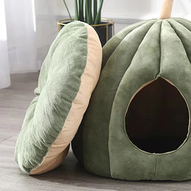PumpkinPaws | Cozy Closed Cat Bed for Winter