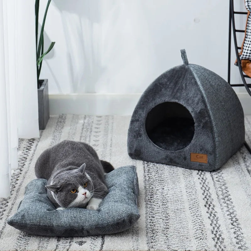 TriangelNest | Luxury Enclosed Cat House for Ultimate Warmth and Comfort