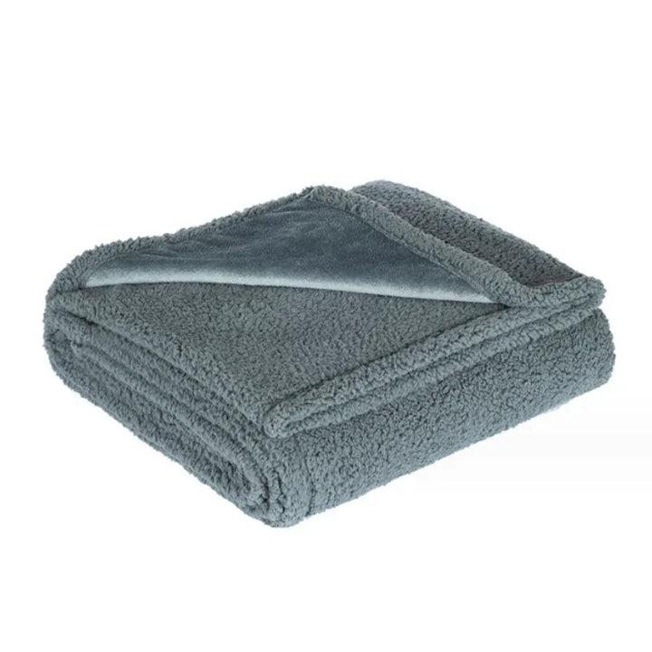 LuxeWarmth | Rugged Winter Blanket for Cozy Evenings