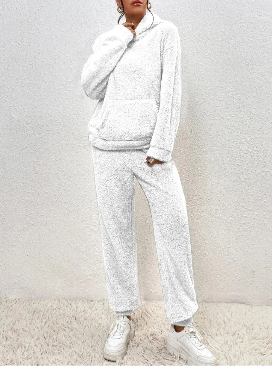 Ultra-Soft Teddy Tracksuit - Cozy Loungewear Set with Hood - Perfect Soft Women's Loungewear Set