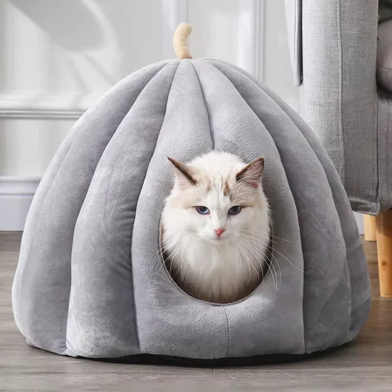 PumpkinPaws | Cozy Closed Cat Bed for Winter