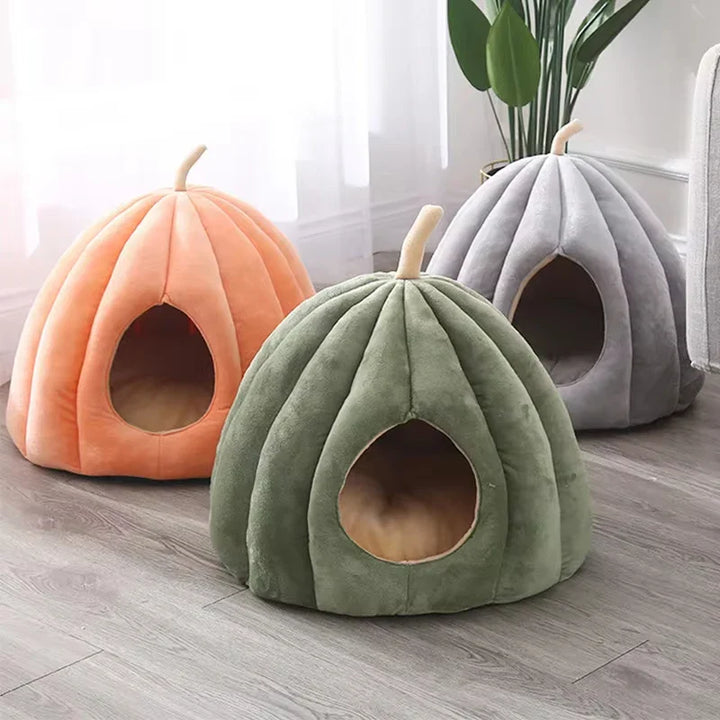 PumpkinPaws | Cozy Closed Cat Bed for Winter