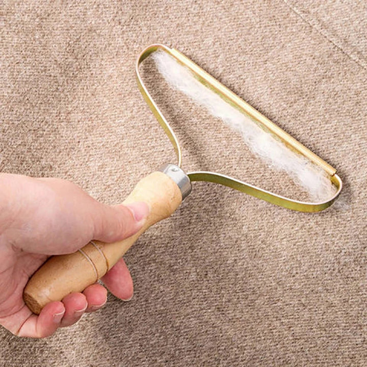 FluffFree | Carpet Scraper for Lint & Debris Removal