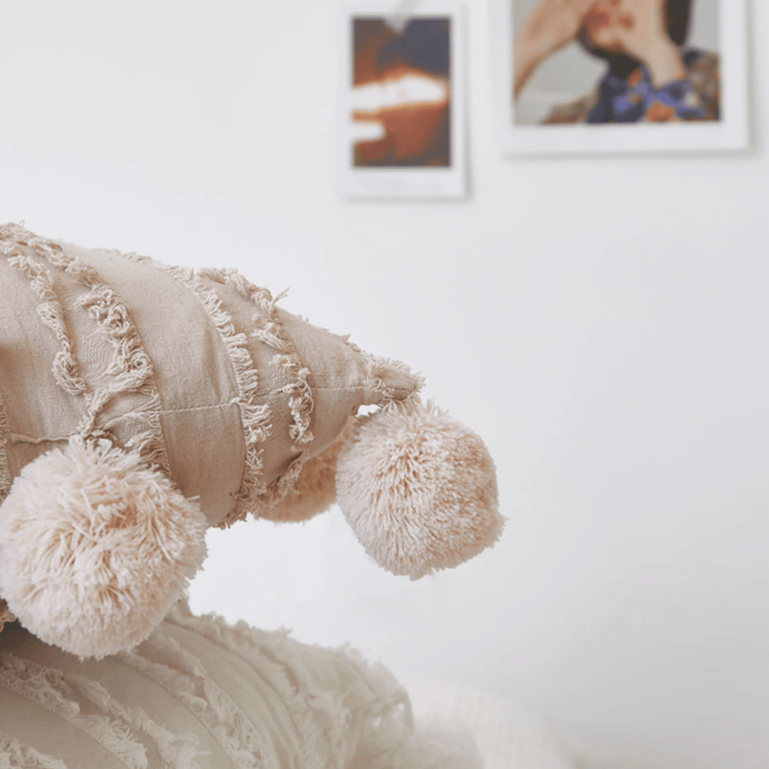 PomLuxe – Soft Decorative Cushions with Playful Pom Poms in Dreamy Style