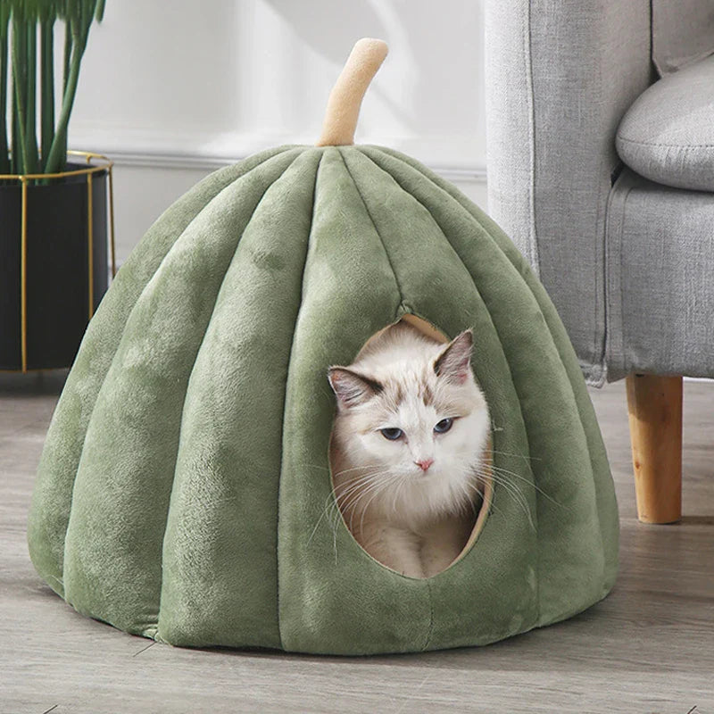 PumpkinPaws | Cozy Closed Cat Bed for Winter