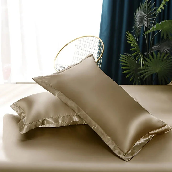 LuxeSilk Satin Bedding Set - Duvet Cover, Fitted Sheet & Pillowcases - Elegant & Soft for Ultimate Comfort