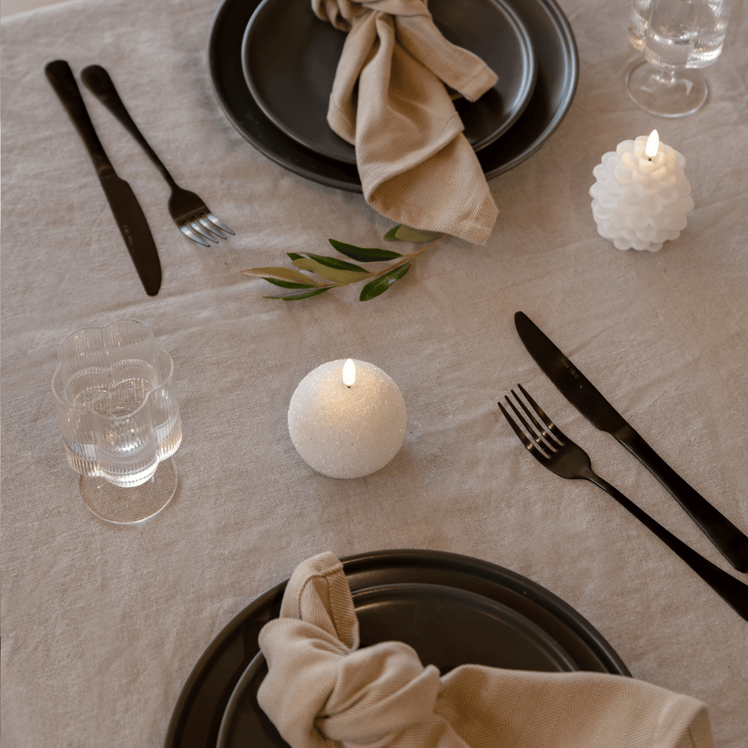 WinterShine – Elegant LED Candle in Snowball Design