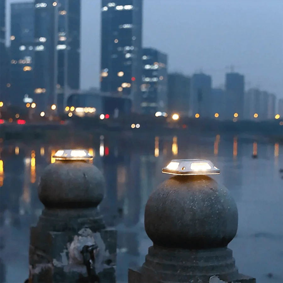 SolarBrightBeam | Efficient Path Lighting with Sustainable Solar Energy