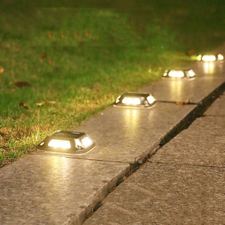 SolarBrightBeam | Efficient Path Lighting with Sustainable Solar Energy