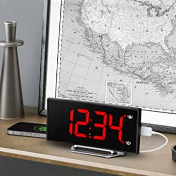 Modern Curved LED Alarm Clock – Easy-to-Read Display from Different Angles – Night Mode Function