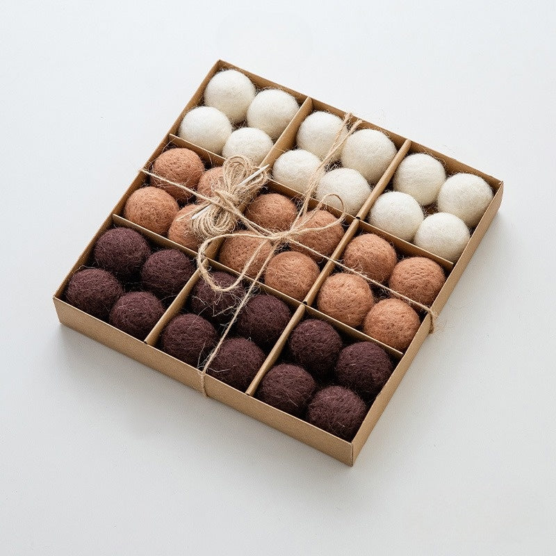 ArcticFlakes | DIY Felt Snowballs