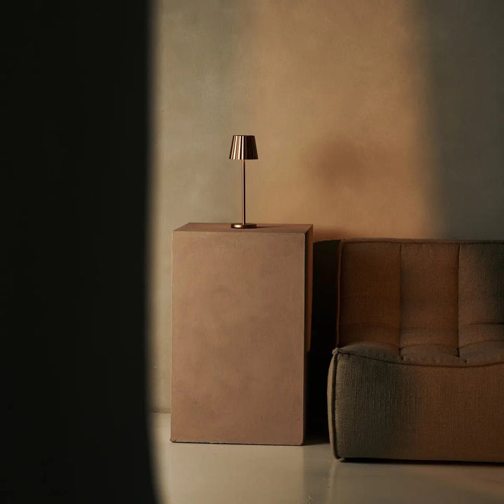 Maya Copper Ribbed Table Lamp Made of Iron - Dimmable and Wireless