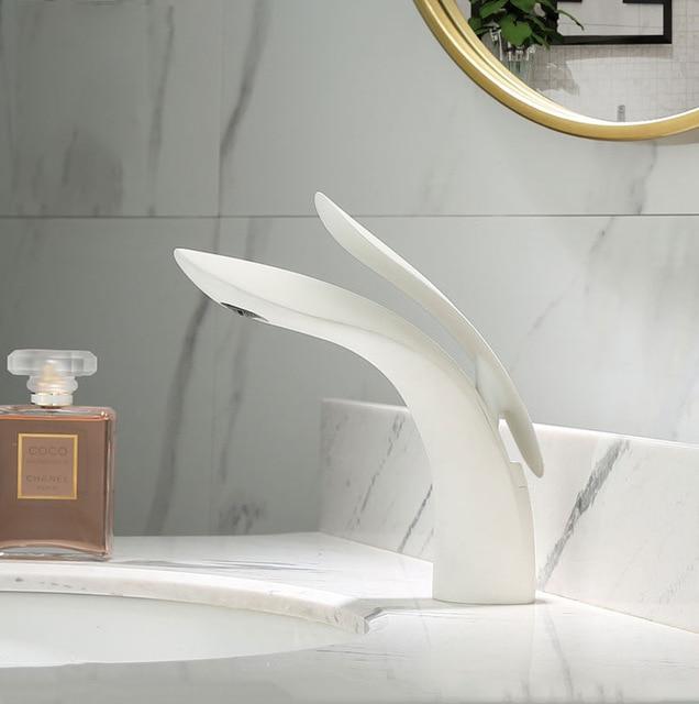 AquaGrace - Stylish Curved Basin Tap - Modern Design Faucet for Bathroom