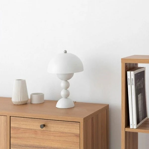 BloemGlow – Portable Nordic Table Lamp with Flower Bud Design