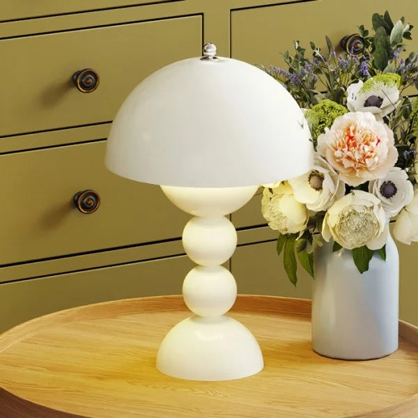 BloemGlow – Portable Nordic Table Lamp with Flower Bud Design