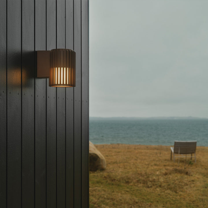 AludraLicht – Sculptural Wall Lamp for Outdoor Use with Weather-Resistant Finish