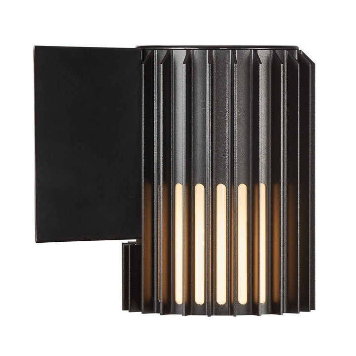 AludraLicht – Sculptural Wall Lamp for Outdoor Use with Weather-Resistant Finish