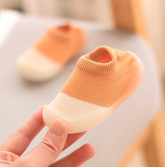 Baby Shoes with Non-slip Soles - breathable and lightweight slippers for babies - provides grip and comfort while walking -