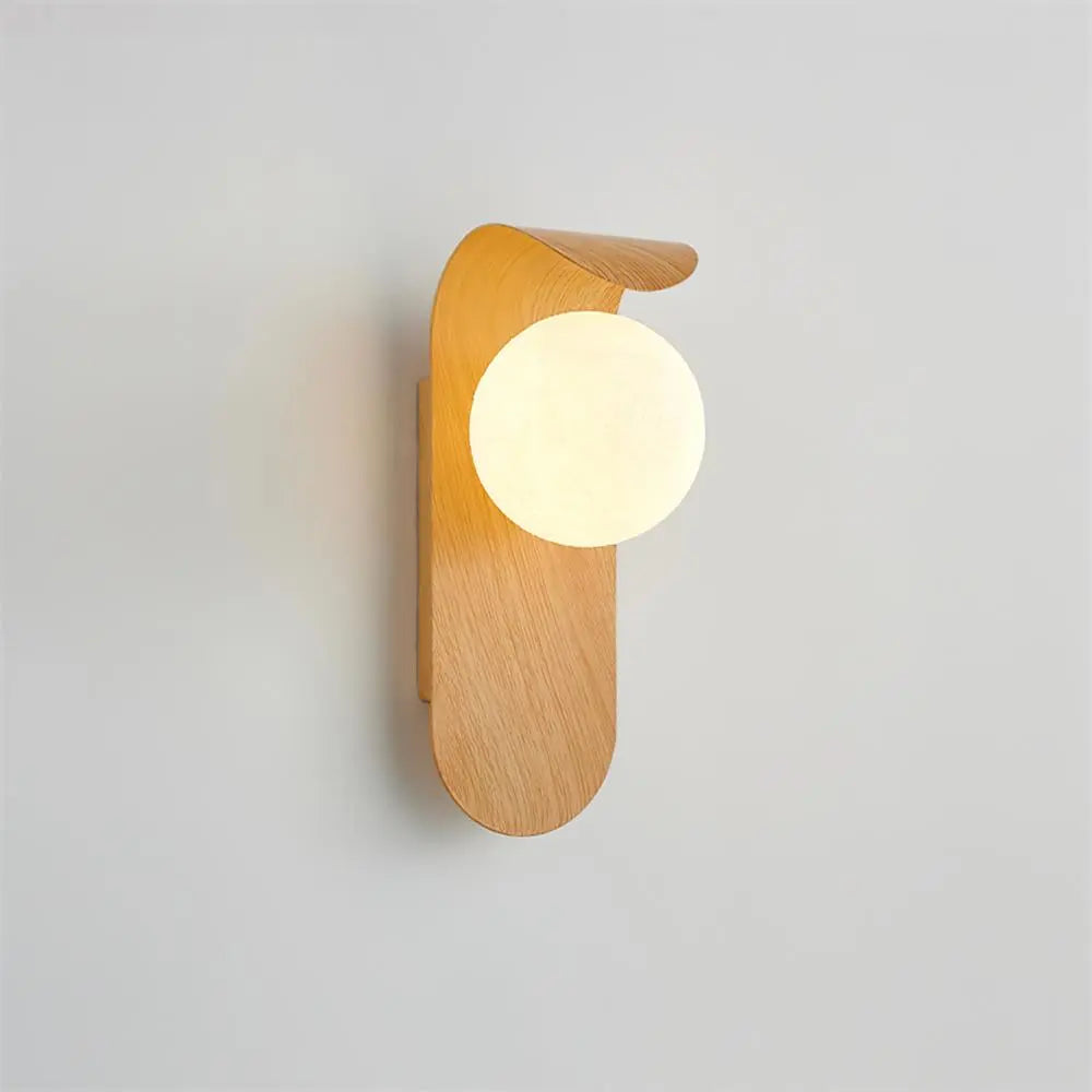GlowForm – Wall Lamp with Golden Accent and Modern Contrast