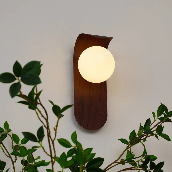 GlowForm – Wall Lamp with Golden Accent and Modern Contrast